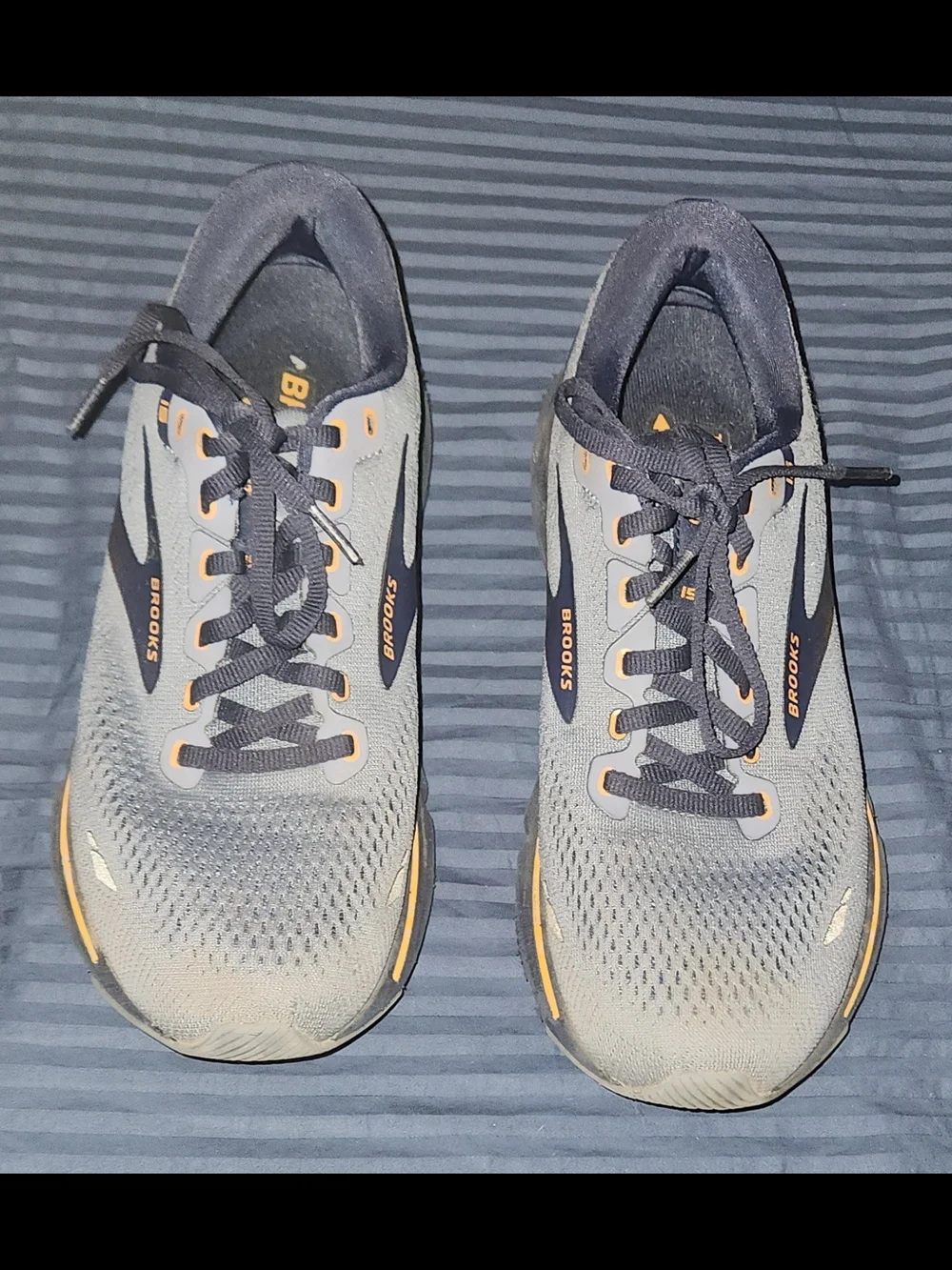 Brooks Ghost 15 Men's Gray and Black Running Shoes with Yellow Accent Size 8.5